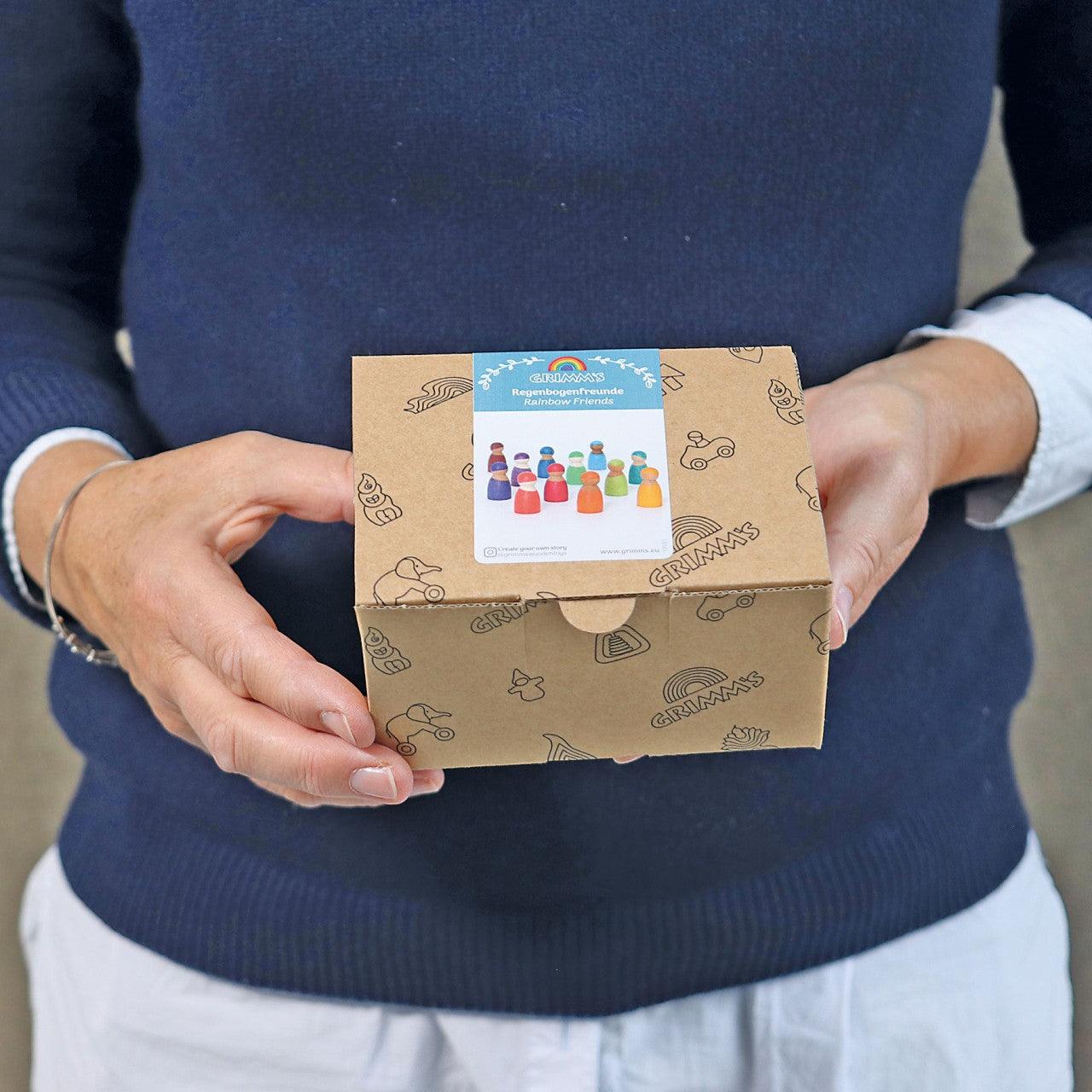 Open-ended Play GRIMM'S Spiel und Holz Design Regenbogenfreunde (12 Stück)