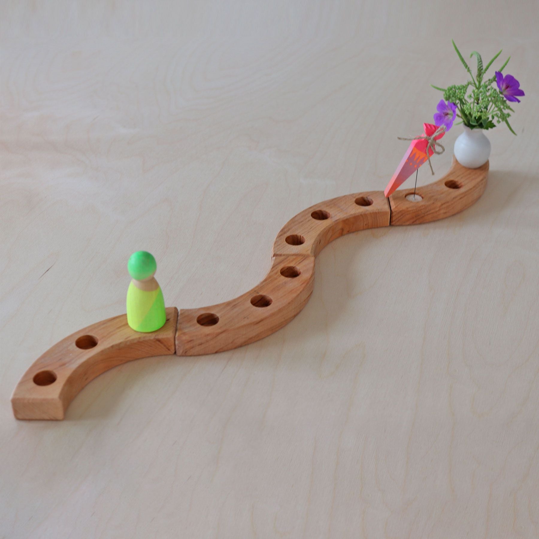 Geburtstagskranz GRIMM'S Spiel und Holz Design Steckfigur Schultüte Neonpink