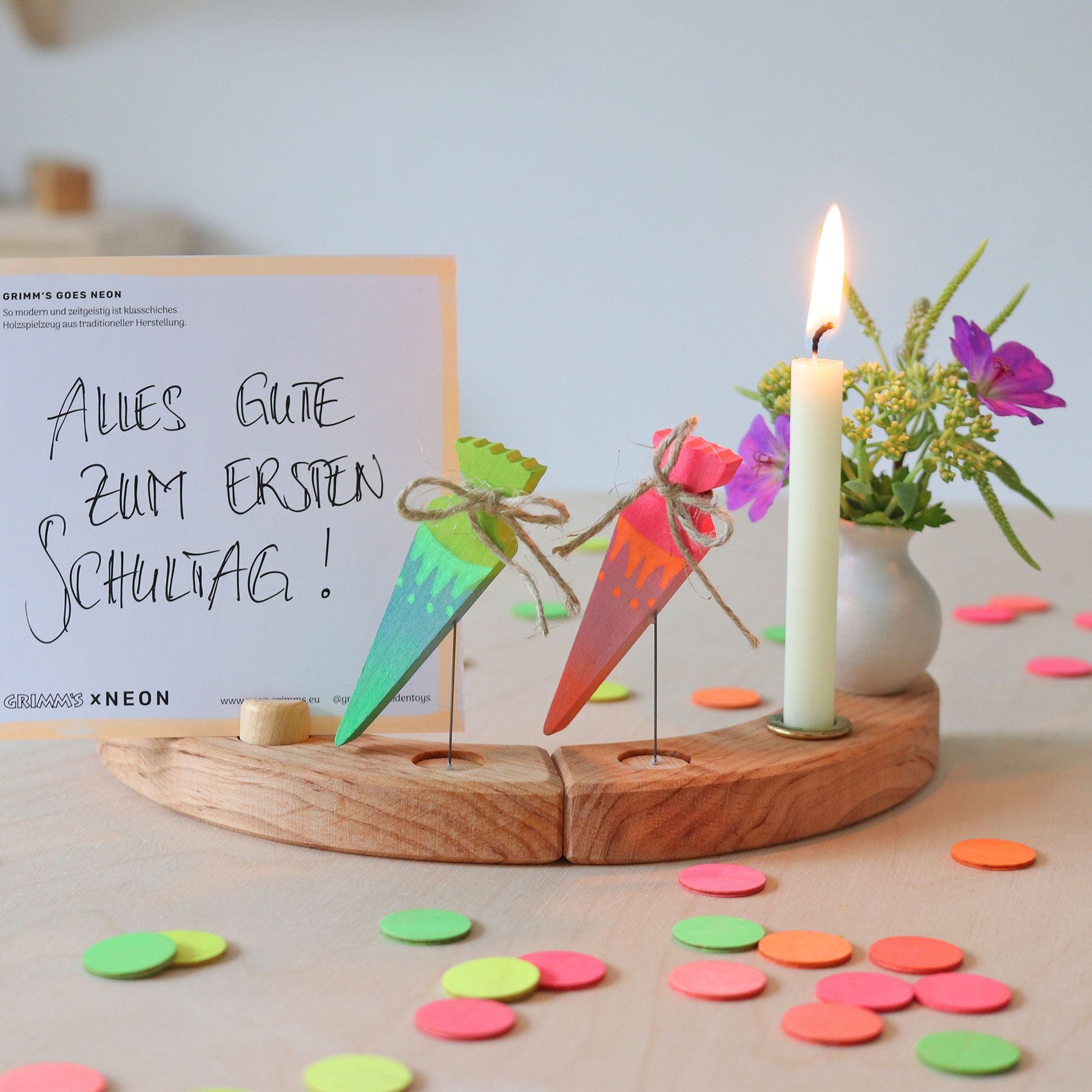 Geburtstagskranz GRIMM'S Spiel und Holz Design Steckfigur Schultüte Neonpink