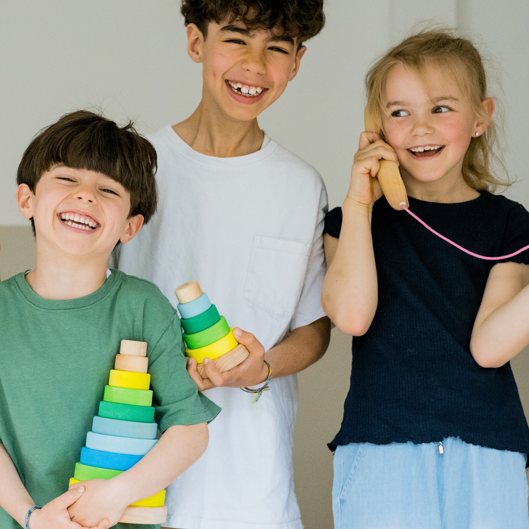 Stapelspiel GRIMM'S Spiel und Holz Design Kleiner Scheibenturm Neongrün