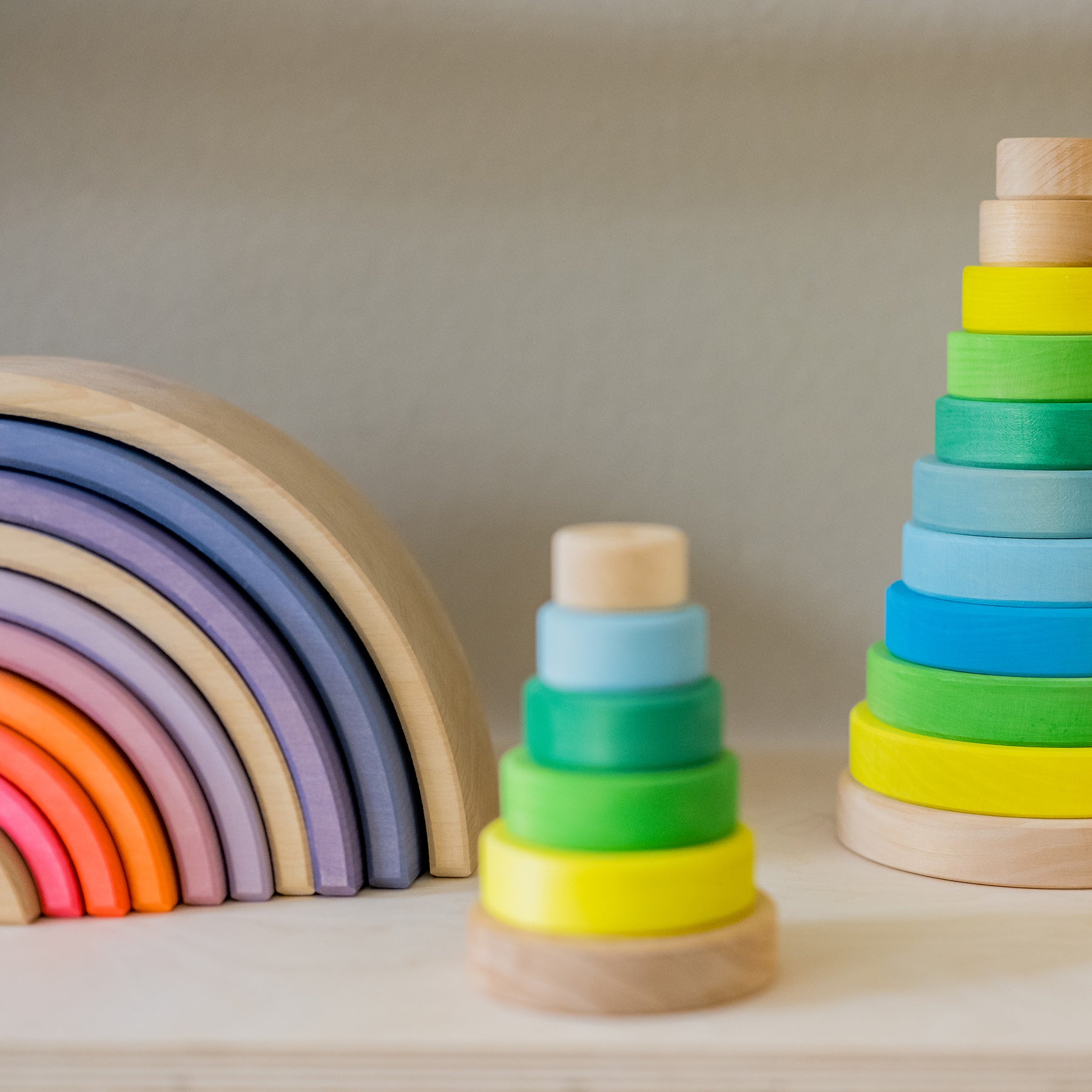 Stapelspiel GRIMM'S Spiel und Holz Design Kleiner Scheibenturm Neongrün