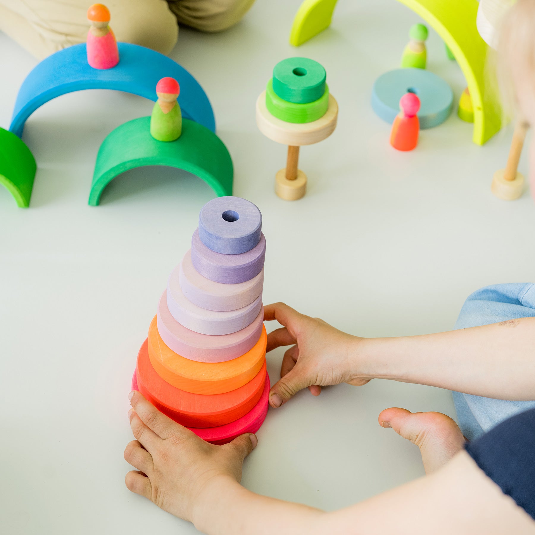 Stapelspiel GRIMM'S Spiel und Holz Design Scheibenturm Neonpink
