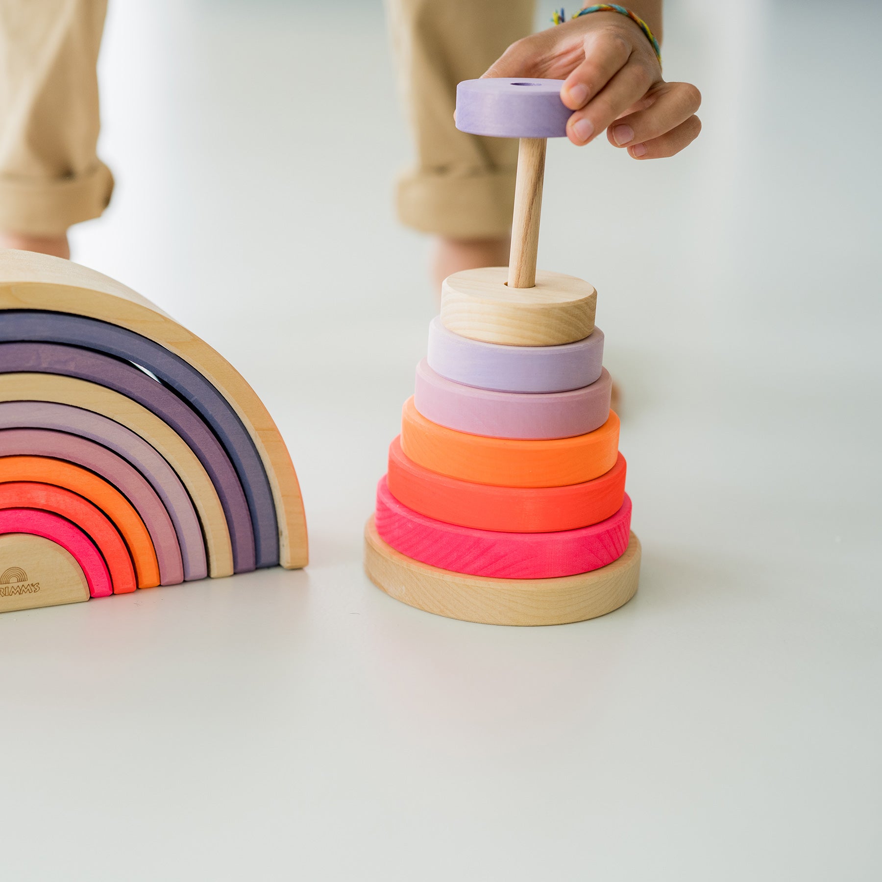 Stapelspiel GRIMM'S Spiel und Holz Design Scheibenturm Neonpink