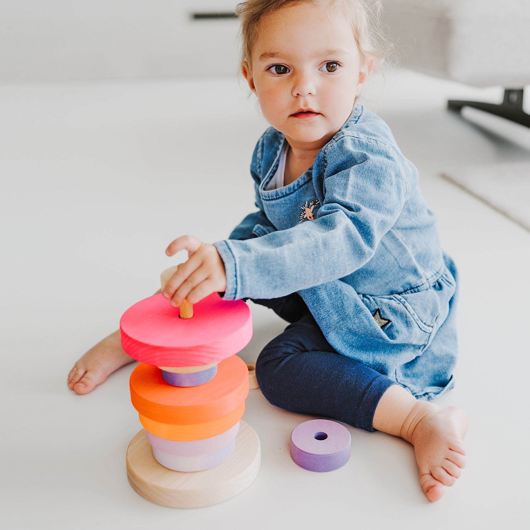 Stapelspiel GRIMM'S Spiel und Holz Design Scheibenturm Neonpink