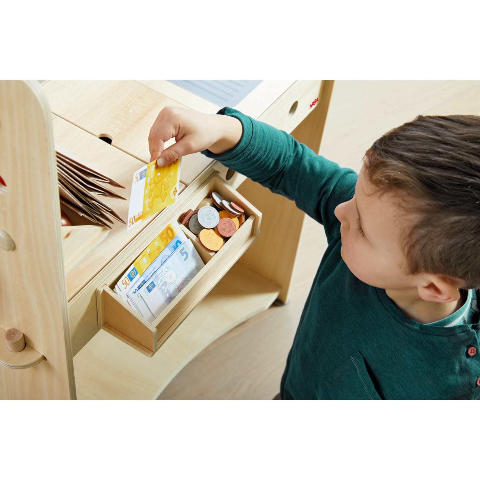 Puppen HABA Rollenspiel Studio 3 in 1 – Küche, Kaufladen & Werkstatt ⎮ Schaufensterobjekt, nur im Laden!