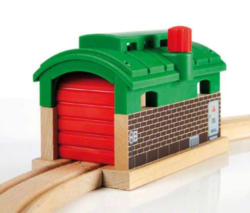 Holzeisenbahn Brio BRIO Lokschuppen mit Rolltor