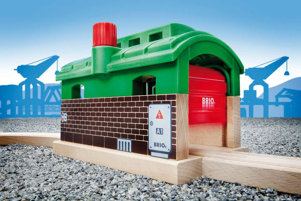 Holzeisenbahn Brio BRIO Lokschuppen mit Rolltor