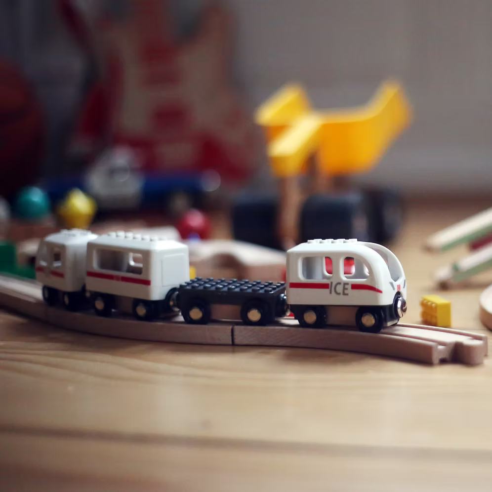 Neue Freunde Noppi ICE (weiß) - 4 Wagen mit Holzschiene