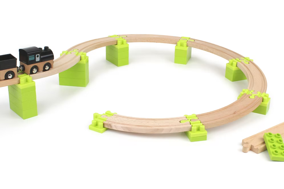 Neue Freunde Noppi Eisenbahn - 24 Bauteile für Steigung