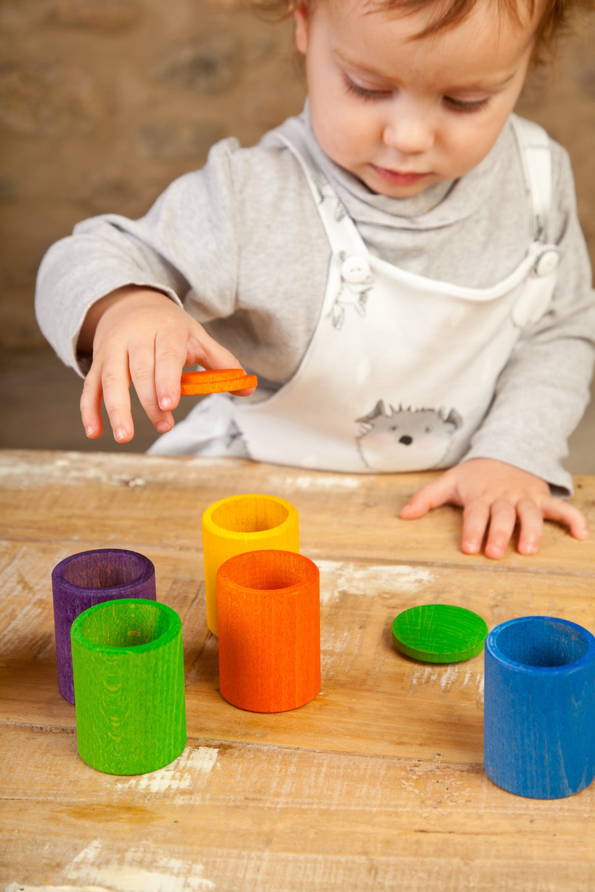 Farbige Becher mit Deckel (Coloured Cups with lid)
