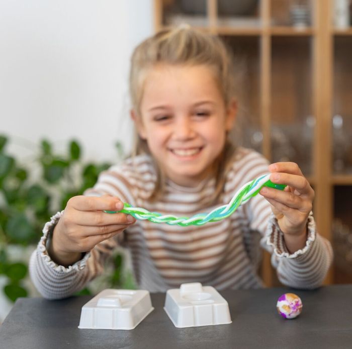 Experiment Moses Verlag PhänoMINT Sprungbälle selber machen