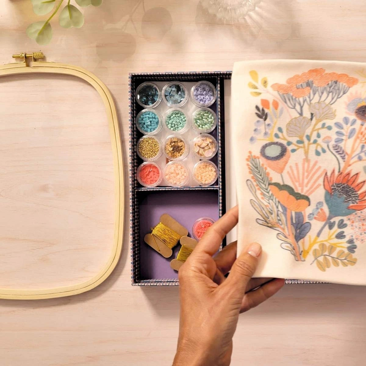 Atelier 58, Perlenstickerei Blumen