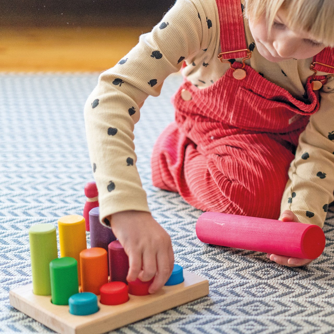 Bausteine GRIMM'S Spiel und Holz Design Steckspiel Kleine Walzen Regenbogen