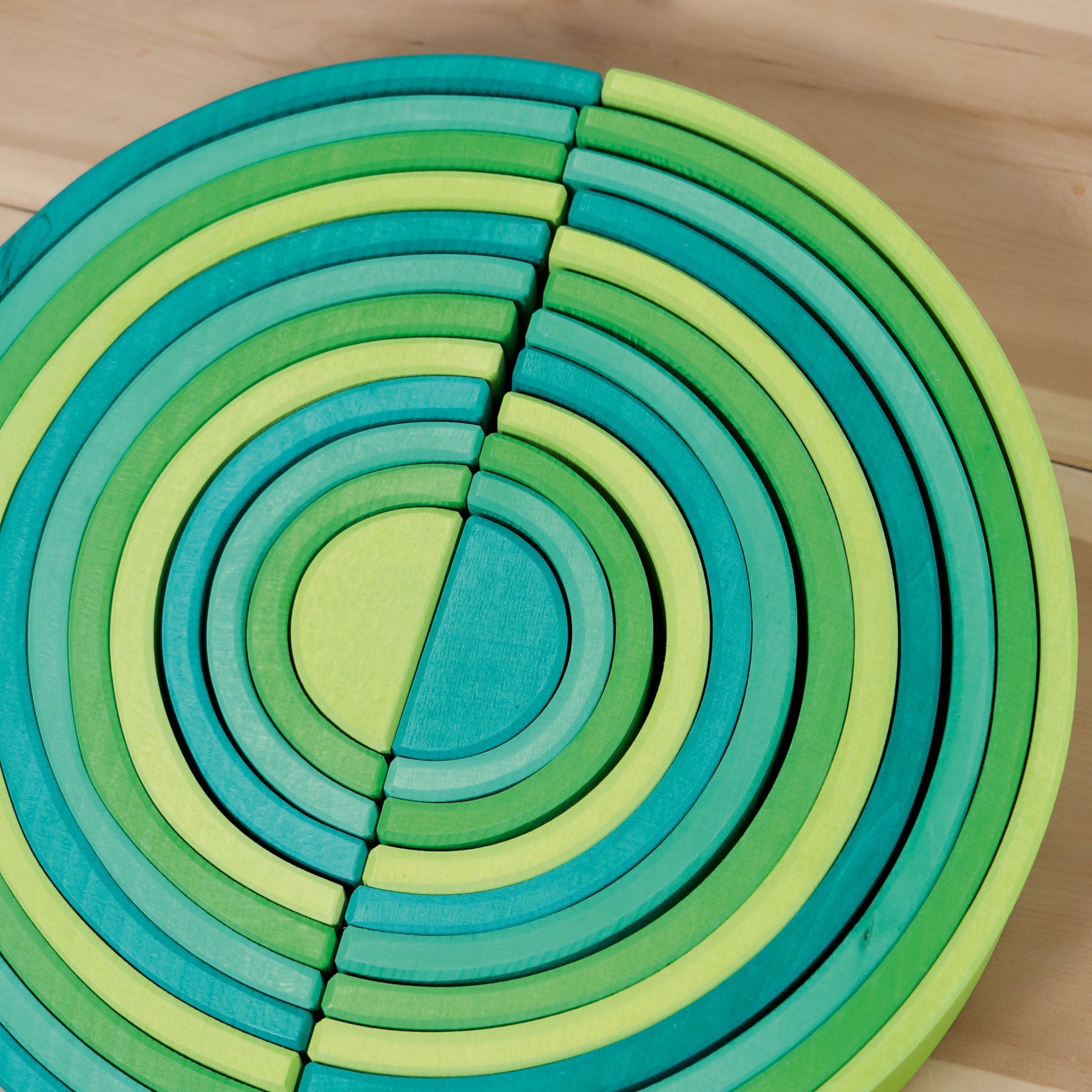 Open-ended Play GRIMM'S Spiel und Holz Design Großer Regenbogen Waldgrün