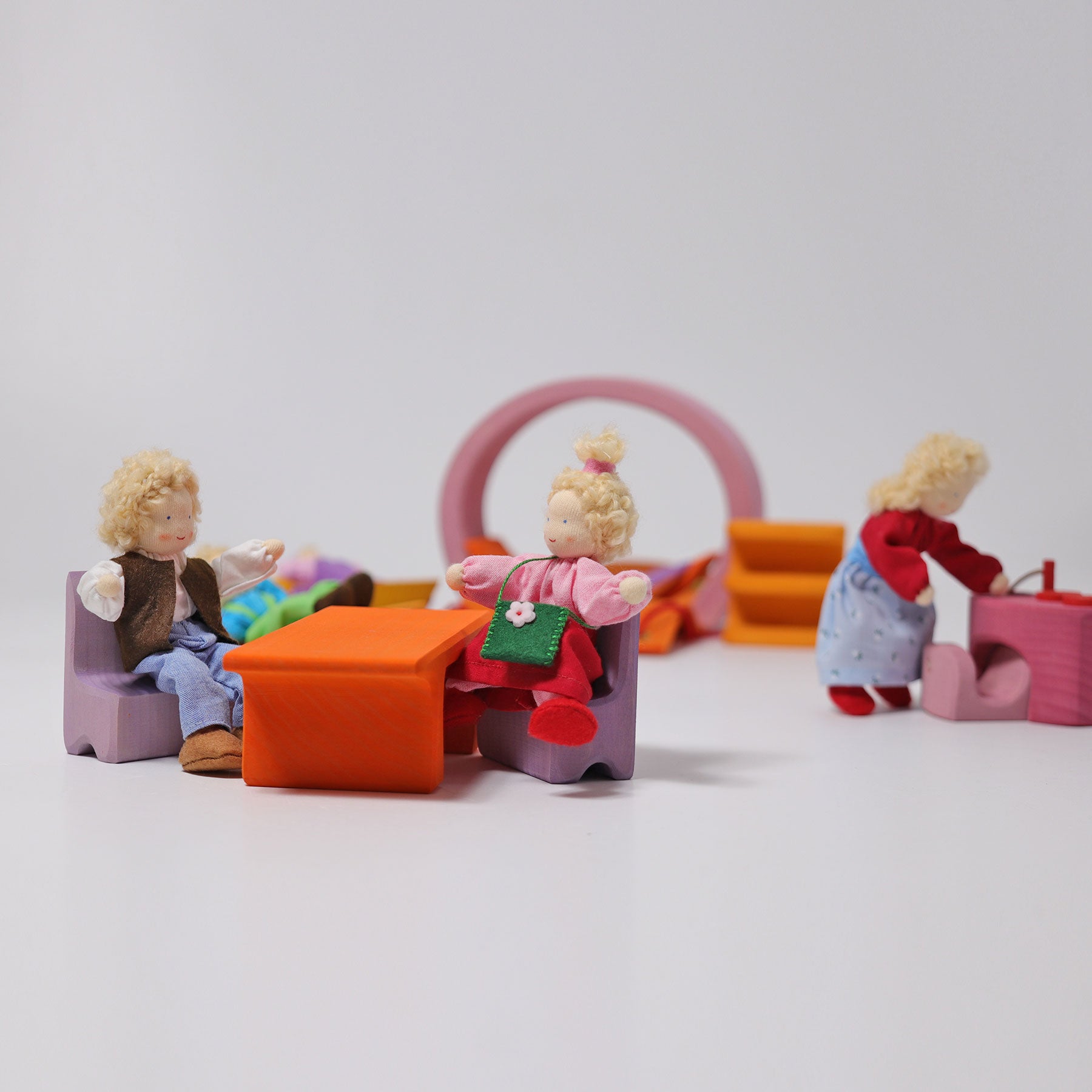 Puppe GRIMM'S Spiel und Holz Design Rosa-Orangenes Bauhaus