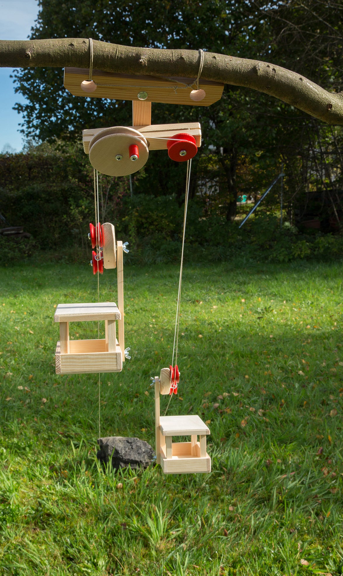 Holzbausatz Kraul Große Pendel-Seilbahn: 2 Wagen mit Bergstation