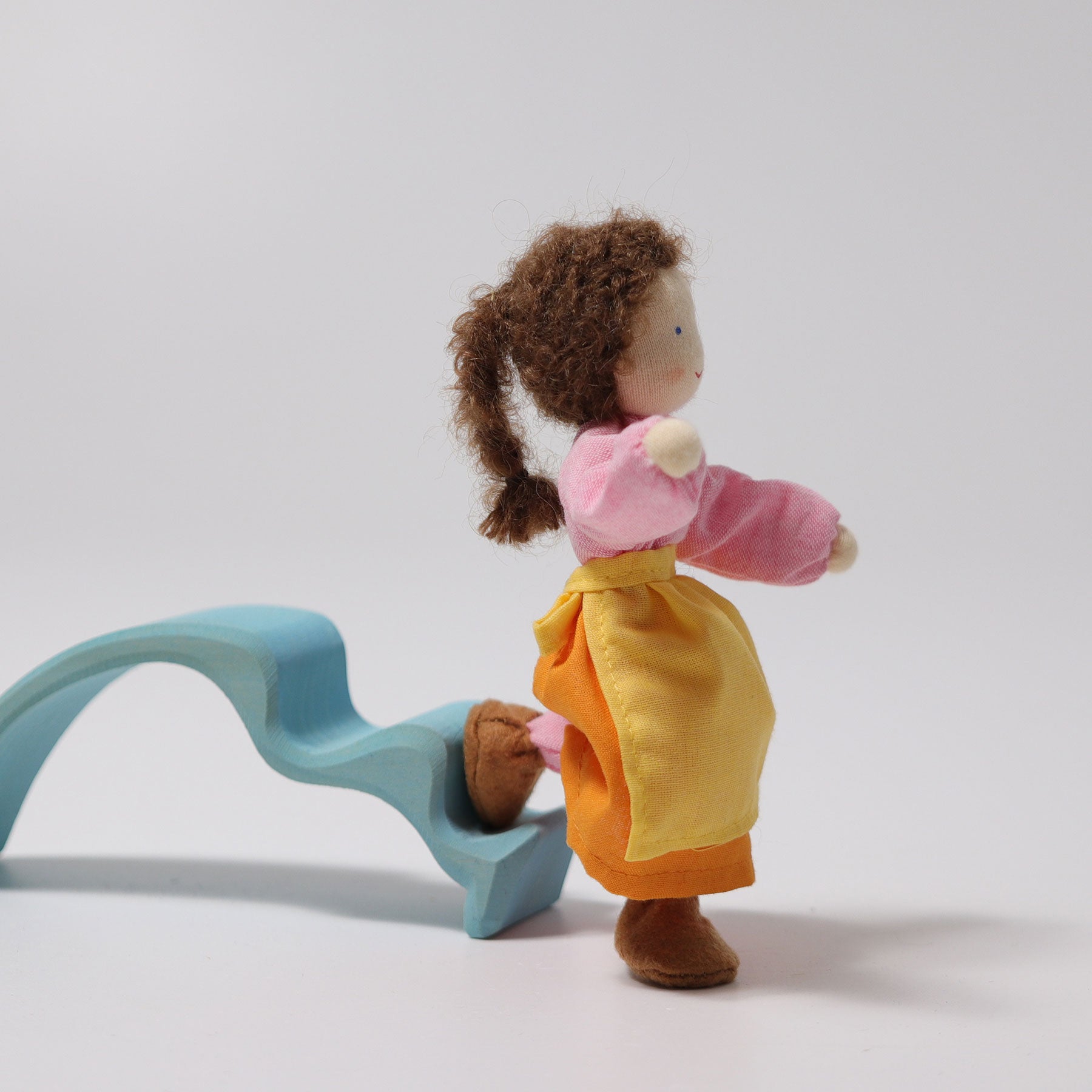 Puppe GRIMM'S Spiel und Holz Design Biegepüppchen Frau Erle