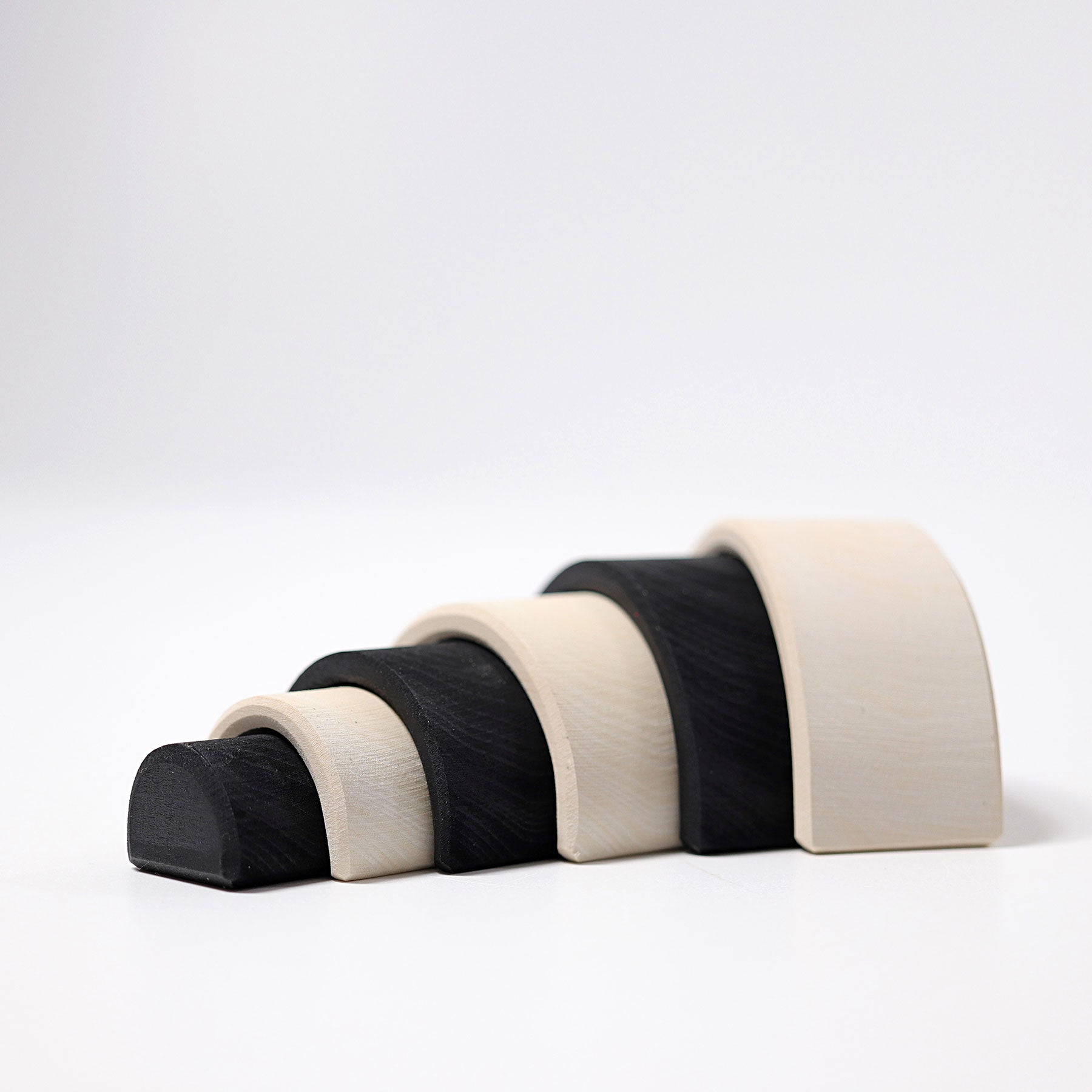 Open-ended Play GRIMM'S Spiel und Holz Design Kleiner Regenbogen Monochrom