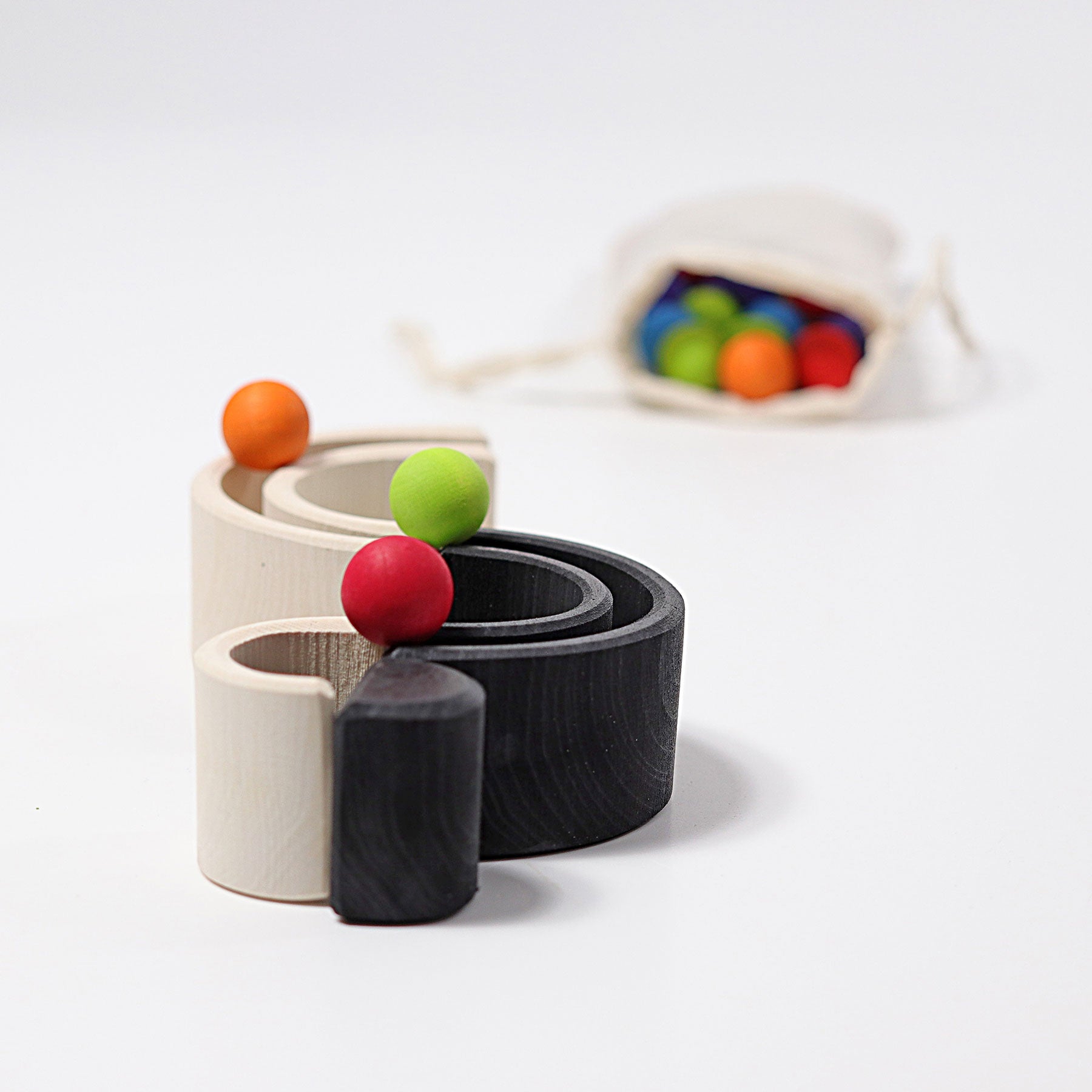 Open-ended Play GRIMM'S Spiel und Holz Design Kleiner Regenbogen Monochrom