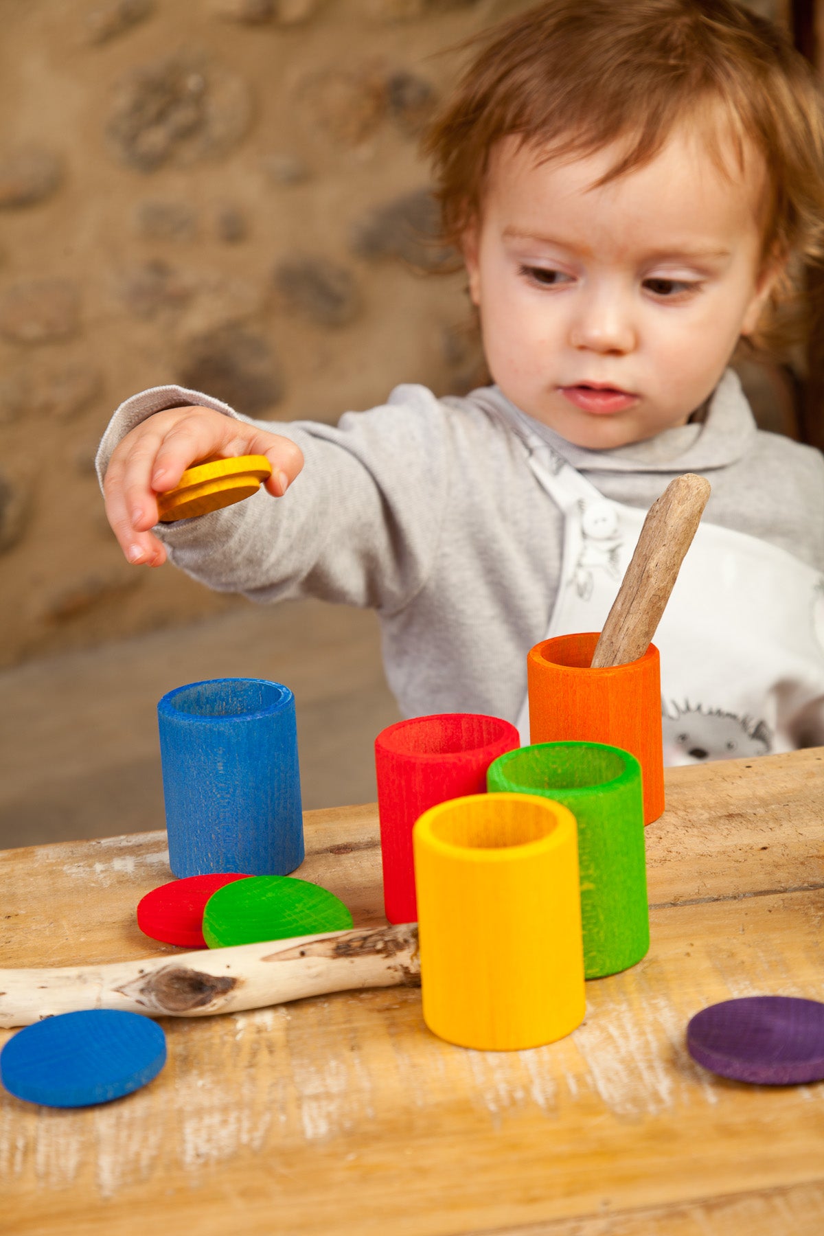 Farbige Becher mit Deckel (Coloured Cups with lid)