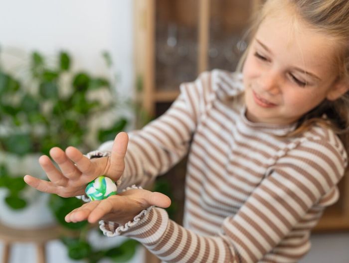Experiment Moses Verlag PhänoMINT Sprungbälle selber machen
