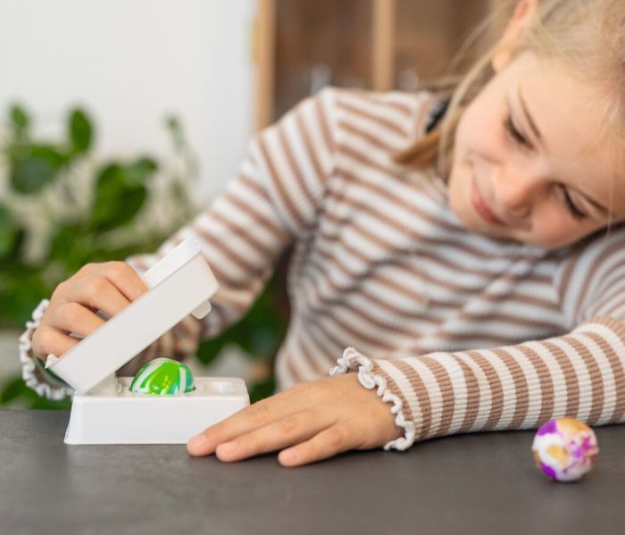 Experiment Moses Verlag PhänoMINT Sprungbälle selber machen